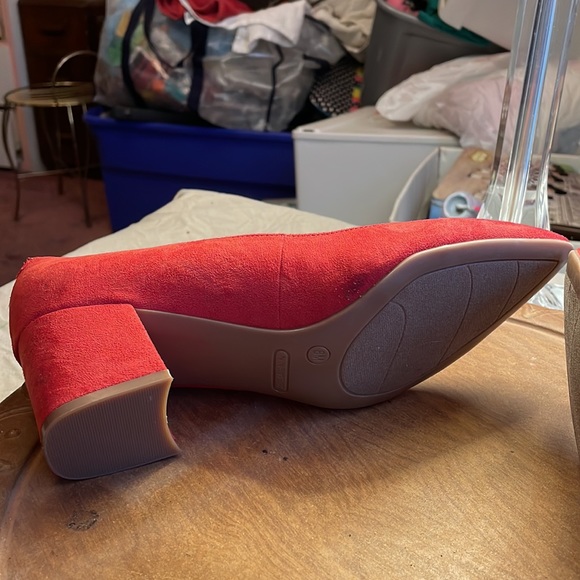 Nine West red block heel shoes - Picture 9 of 17